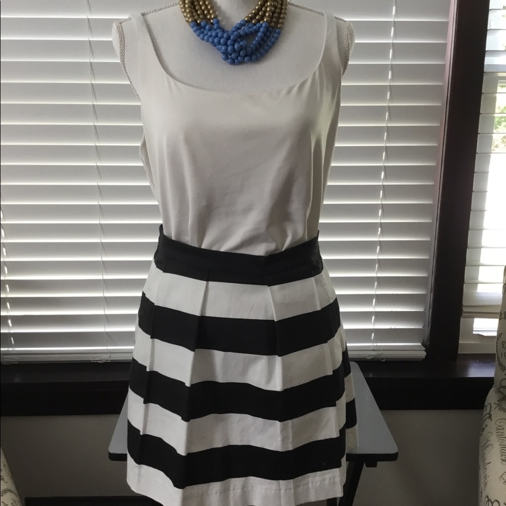 Box Pleat Skirt Sz 4